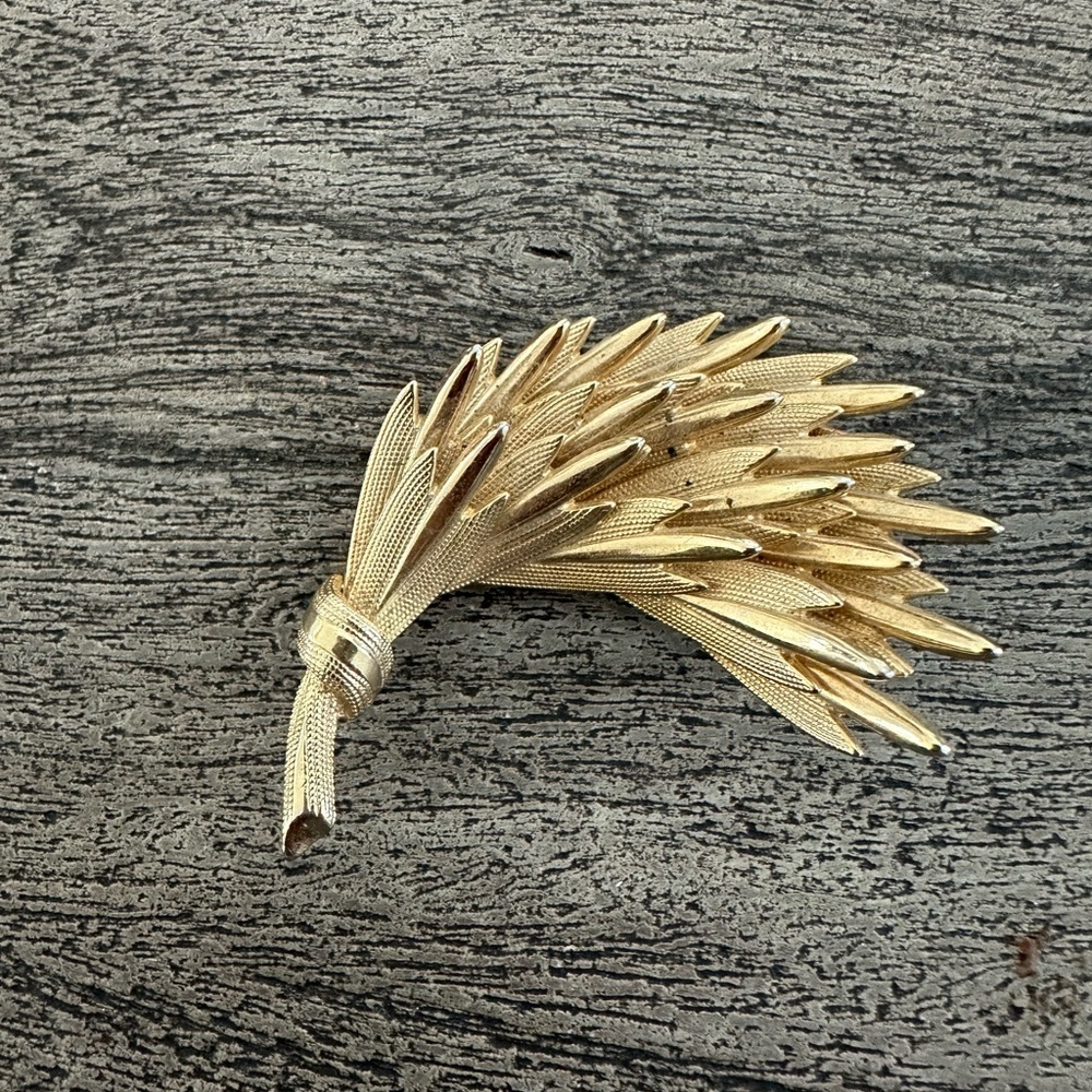 Vintage Gold Tone Wheat Sheathes Leaf Brooch